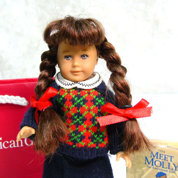 American Girl Molly Doll Mini Meet Outfit Skirt Sweater Top Shoes Socks Book Bag - Picture 2 of 5